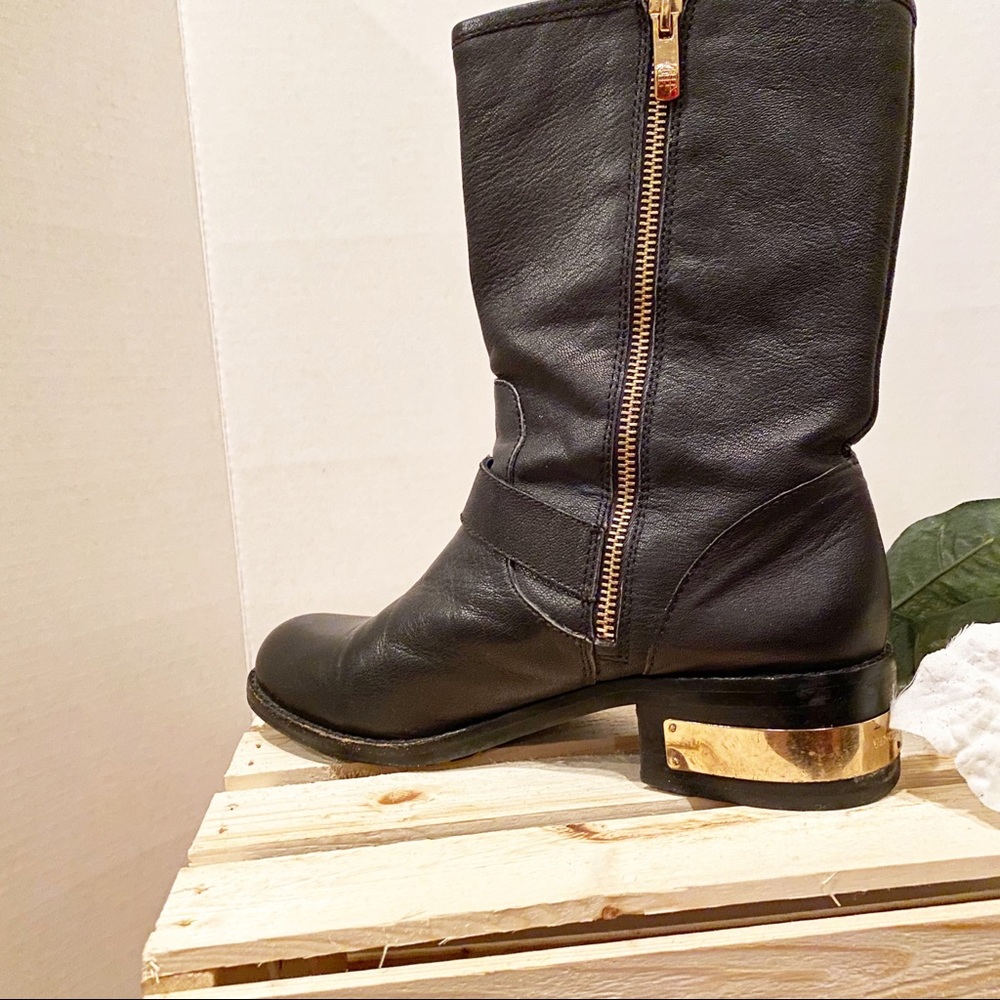 Vince Camuto boots size 8